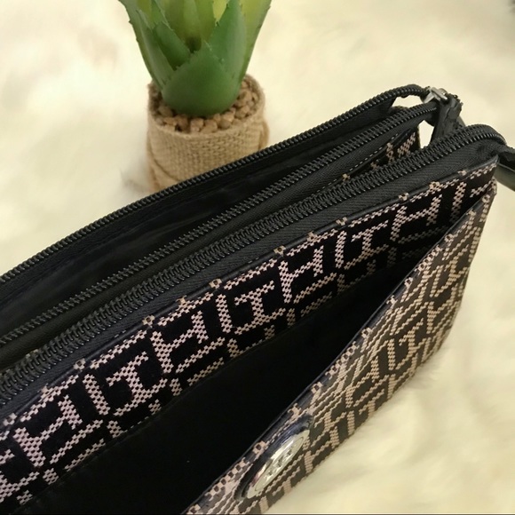 TOMMY HILFIGER Handbag purse. - Picture 8 of 8